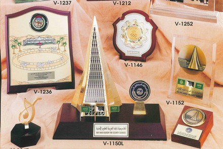 Made-to-order corporate trophies, plaques, and commemorative items.